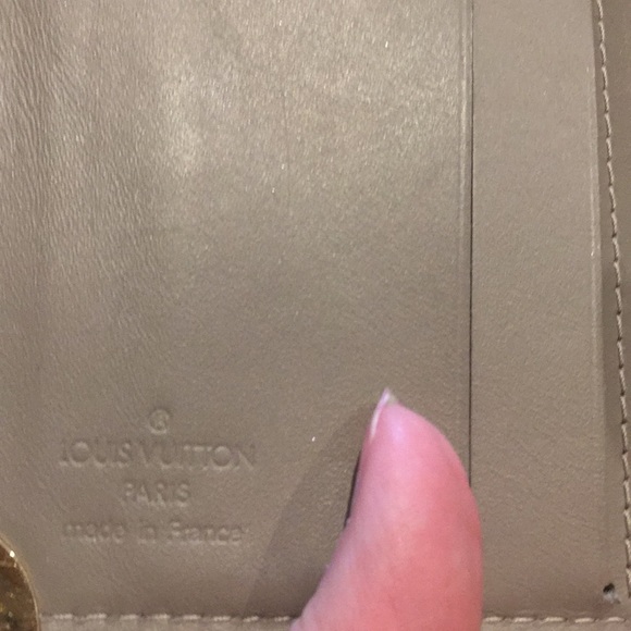 Louis Vuitton Wallet this is in great condition - Picture 4 of 16